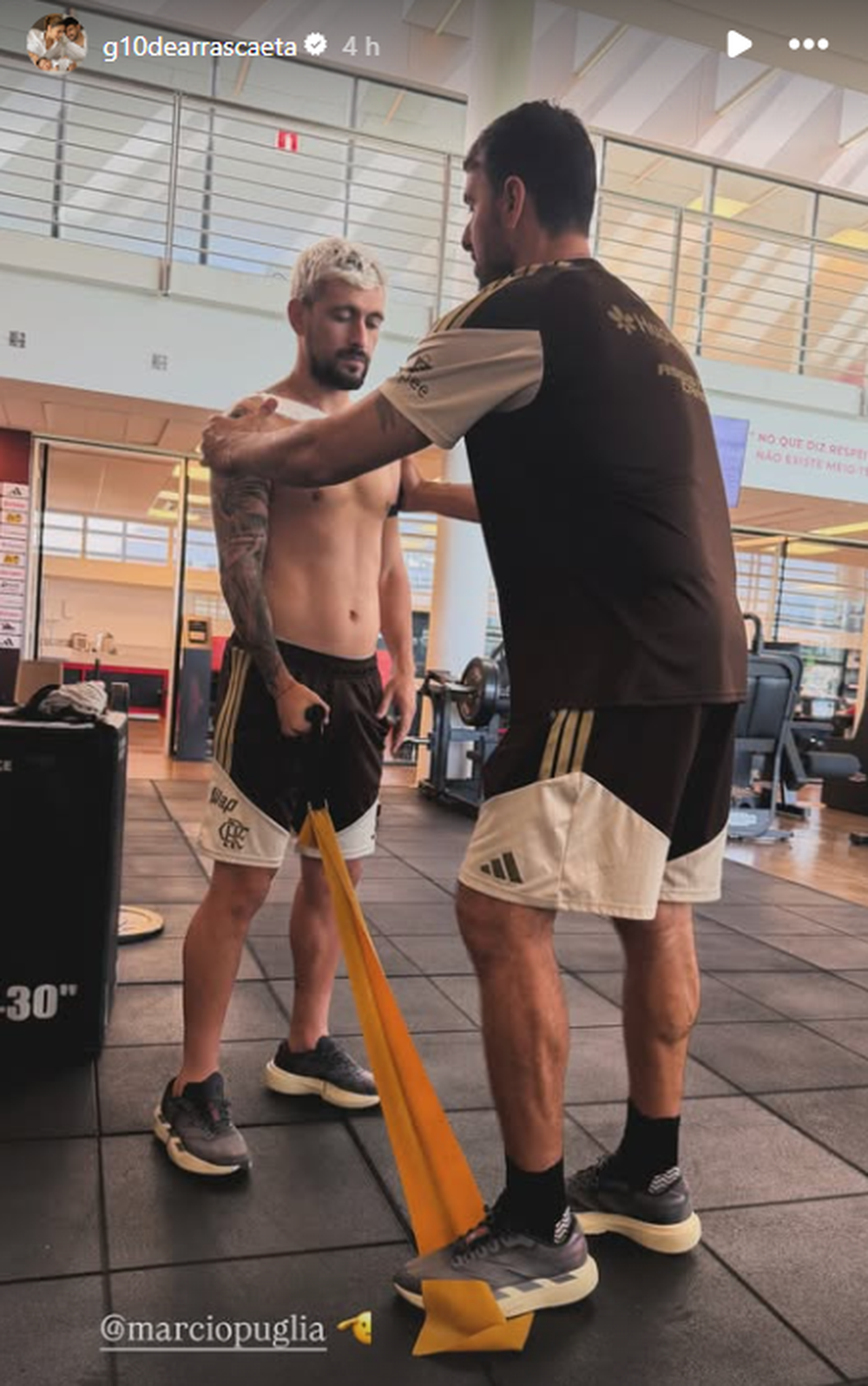 Giorgian De Arrascaeta entrena para su recuperación en el gimnasio de Flamengo