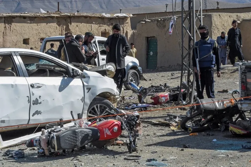 Mediante un comunicado difundido en Telegram, el grupo yihadista dijo que “combatientes del EI hicieron estallar una moto llena de explosivos en un mitin electoral”.