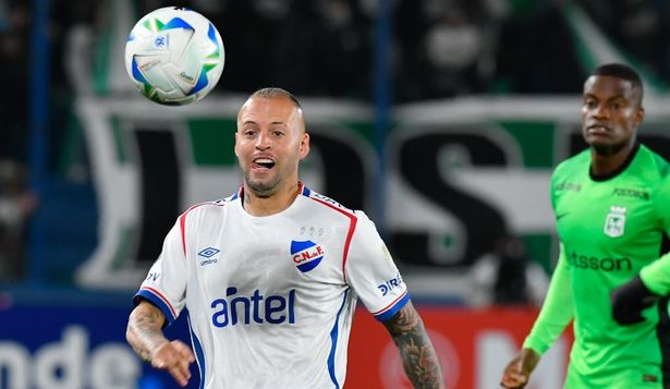 Nicolás López de Nacional ante Atlético Nacional por Copa Libertadores
