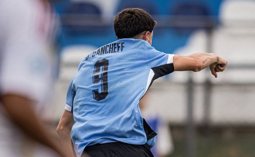 Juan Pablo Gancheff celebra el gol que le anotó a Venezuela