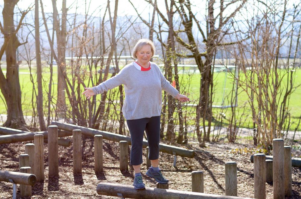 Con la edad, todos vamos perdiendo el equilibrio.