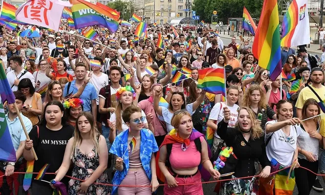 Pese la protestas de la comunidad LGTBQ+, el Estado de Polonia sigue sin reconocer los derechos de las minorías.