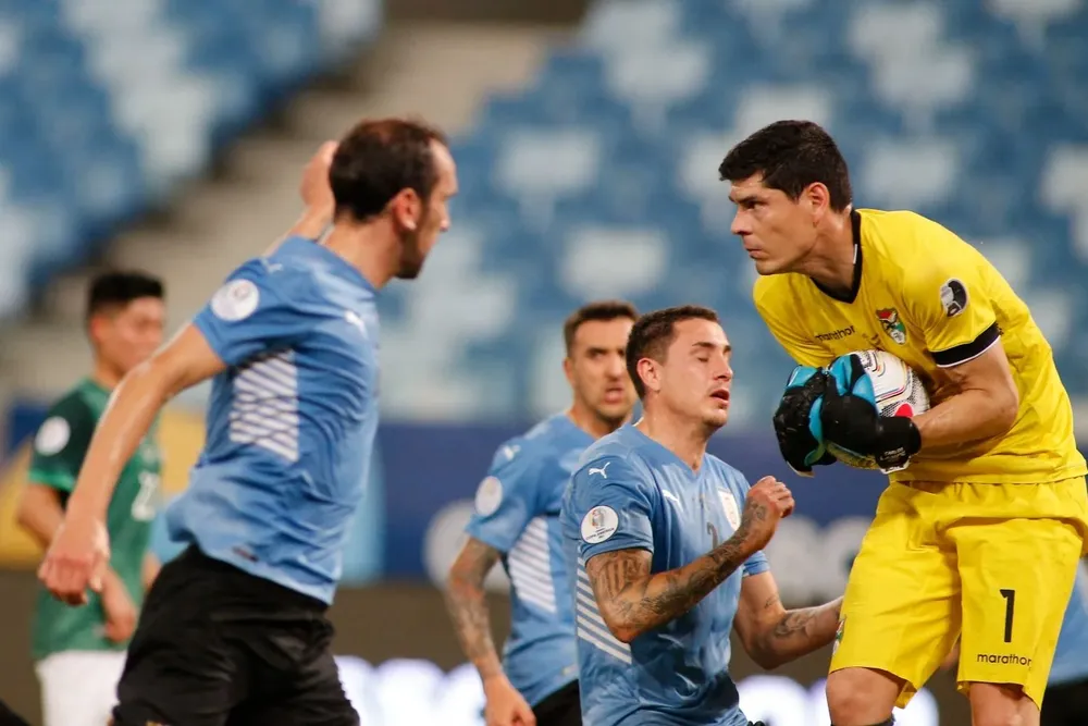 Carlos Lampe, la mejor figura del partido