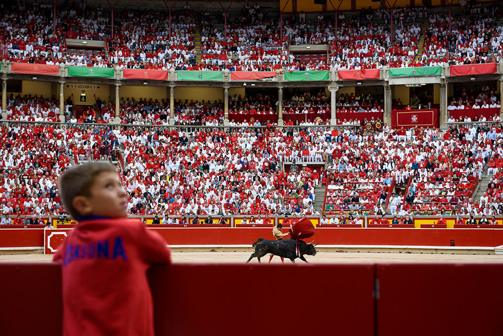 Niños que participan de las corridas de toros.