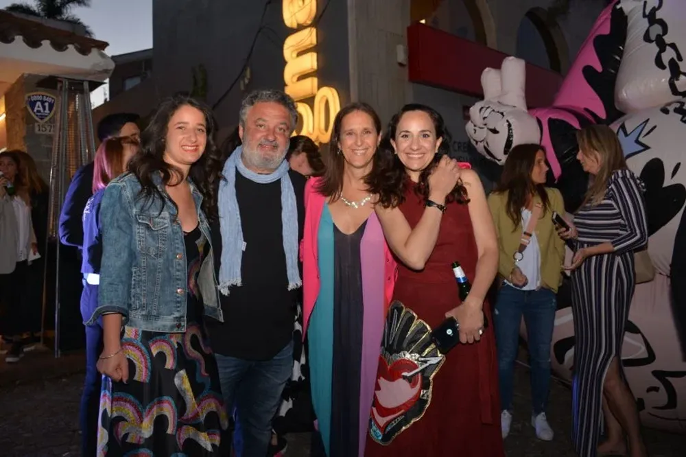 Lucía y Alex Saúl, Elianne Litwin y Paula Corballo