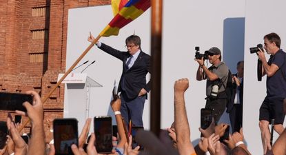 Carles Puigdemont en el mitin en el paseo Lluís Companys, en Barcelona. EUROPA PRESS