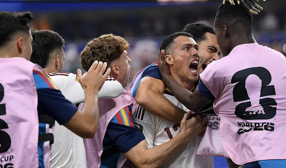 Pedro Porro y la selección española festejando el segundo gol sobre Francia. 