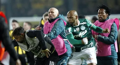 Felipe Melo cuando golpeó a Matías Mier en el Estadio Campeón del Siglo