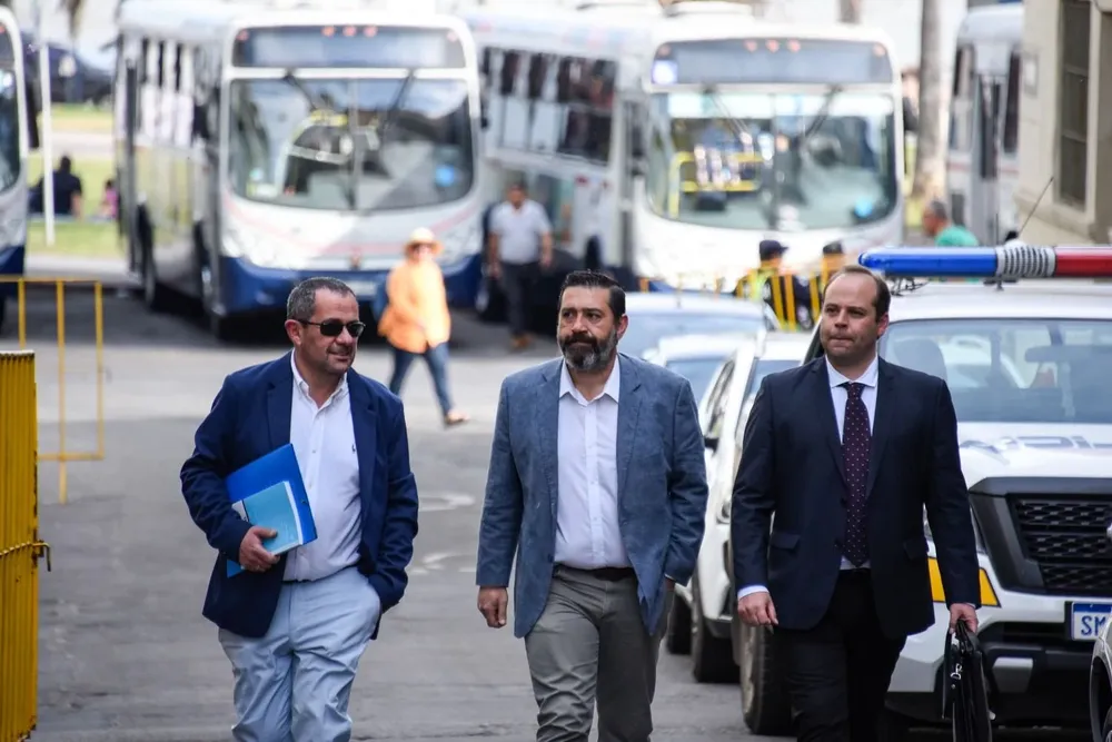 Marcelo Acuña (centro), exgerente de Vertical Skies