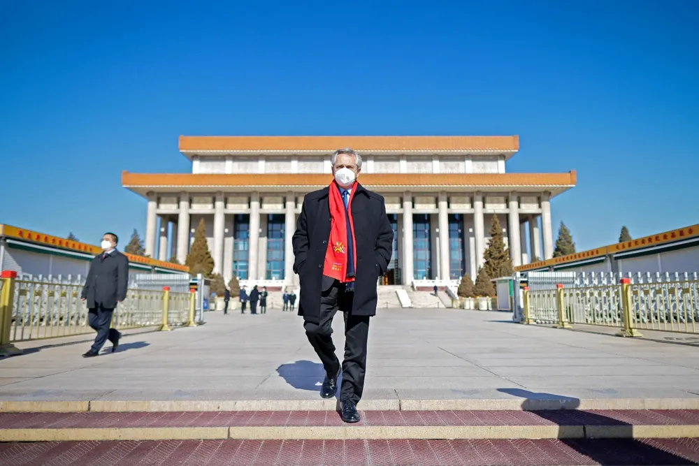 El presidente argentino fue recibido este domingo por Xi Jinping