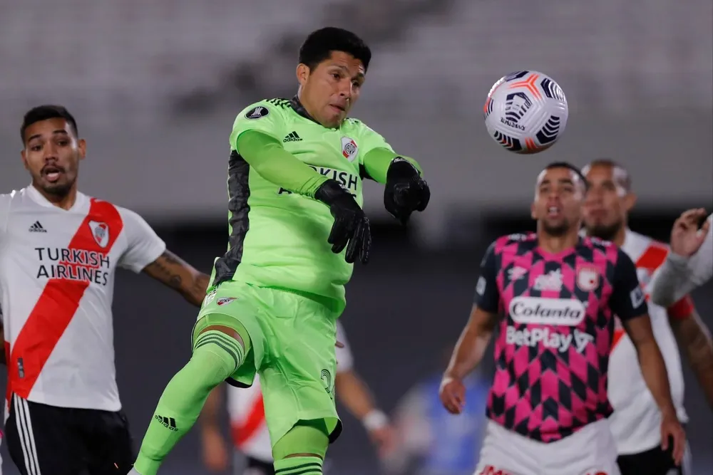 Una salida para golpear la pelota con los puños