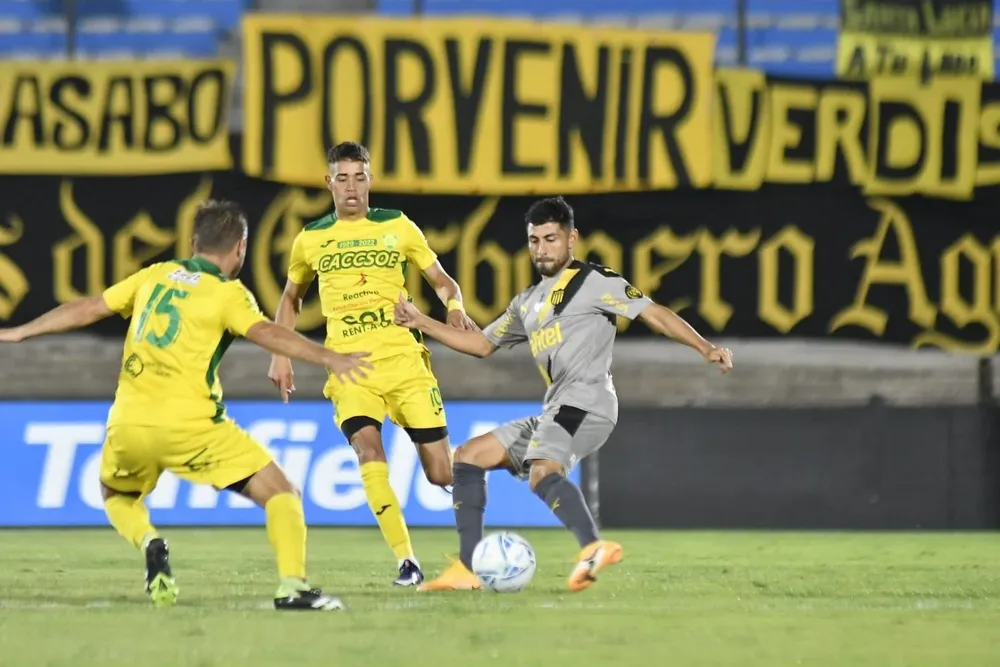 Maniobra Carrizo entre Perujo y Da Silva