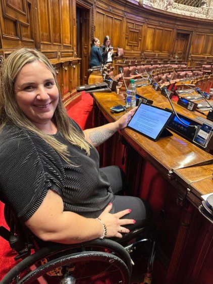 Firoella Buzeta en la Cámara de Representantes