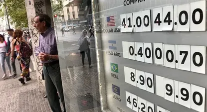 Tras la intervención del BCU, el dólar baja y cotiza a $ 45 en los cambios