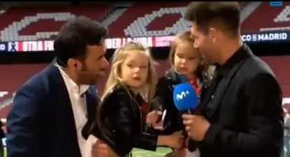 Diego Simeone y sus hijas en plena nota de TV