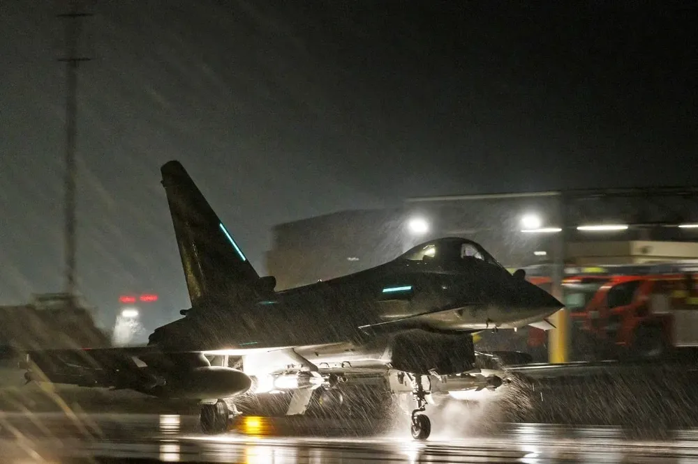 Un Typhoon FGR4, avión de la Fuerza Aérea Británica, que parte de una base en Chipre para golpear objetivos hutíes en el Mar Rojo.