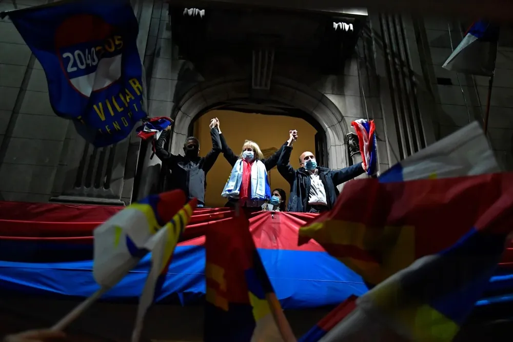 Carolina Cosse fue electa intendenta con el 21,1% de los votos gracias a la suma de sufragios de sus compañeros postulantes Álvaro Villar (18,5%) y Daniel Martínez (11.9%).