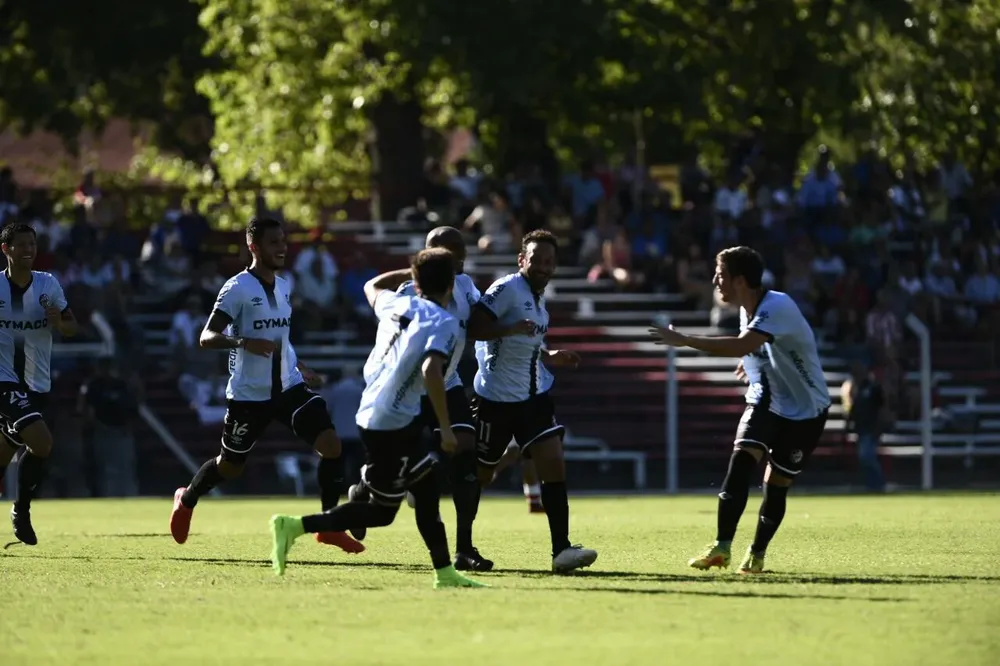 Sergio Blanco abrió el tanteador para el bohemio