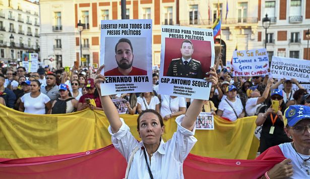 Venezolanos marchan en favor de la libertad de Venezuela y en rechazo al fraude electoral en la Puerta del Sol