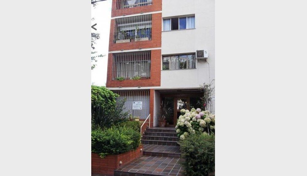 Frente del edificio donde se ubica la unidad a subastar