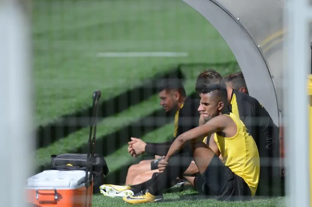 Fidel Martínez observa el entrenamiento de Peñarol