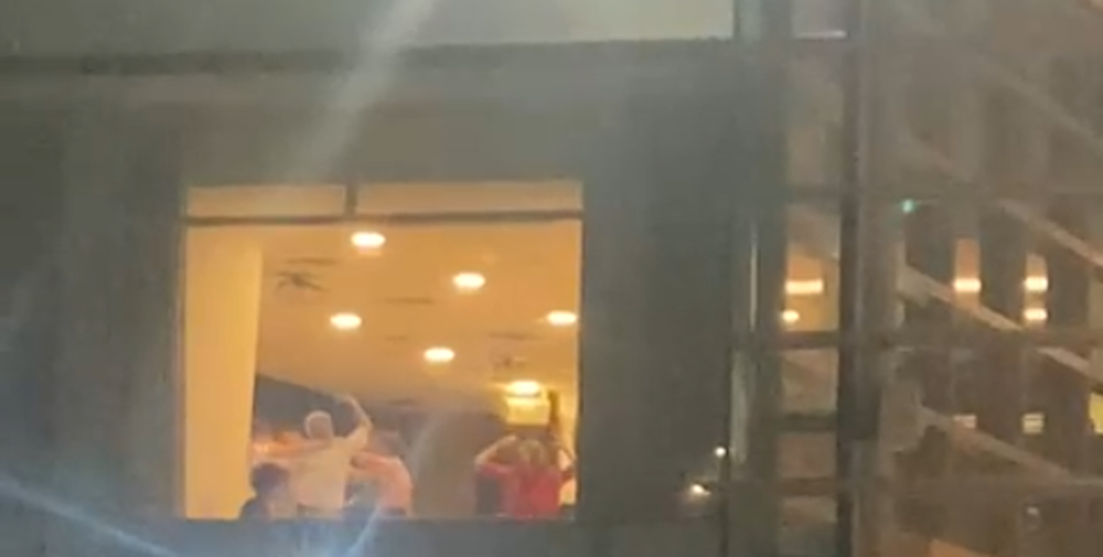 Festejos en el FA cerca de las 20:15