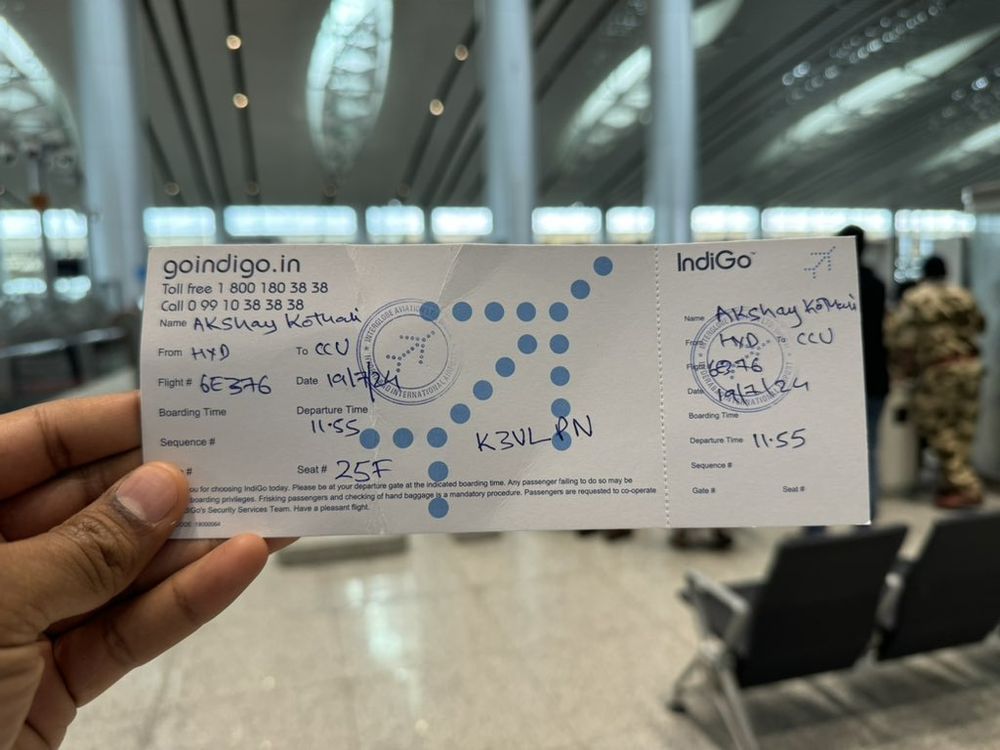 Tarjeta de embarque escrita a mano en algunos aeropuertos tras la interrupción de Microsoft / CrowdStrike.