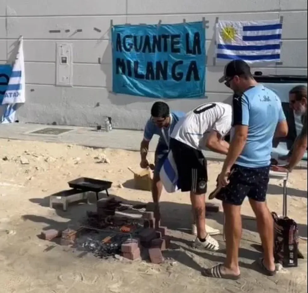 Asado celeste en Doha en la previa de Uruguay vs Ghana