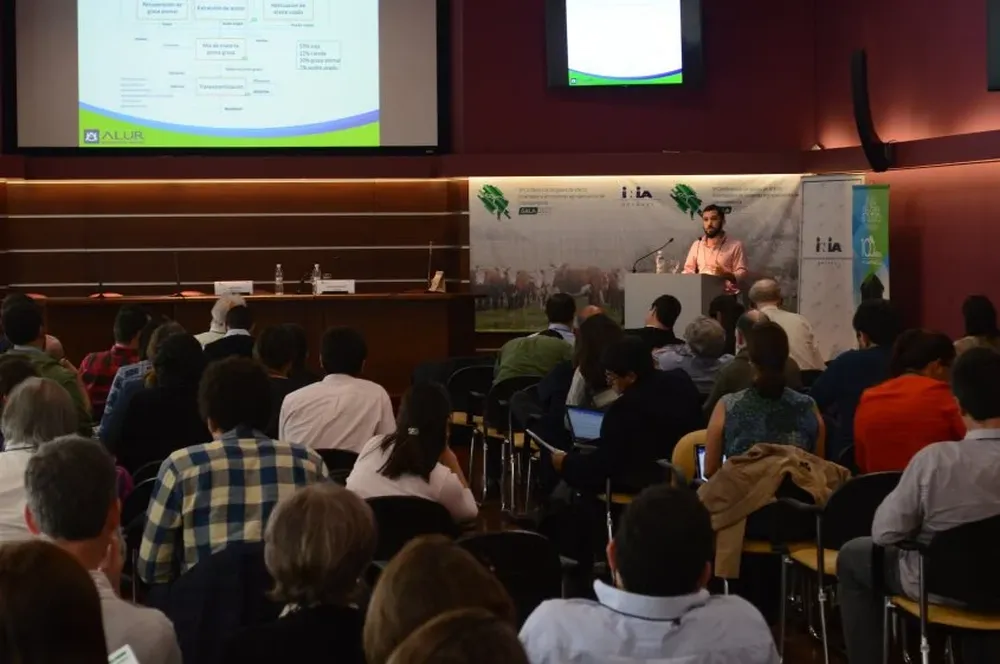 El ingeniero Darío Rodríguez durante su exposición en La Estanzuela.
