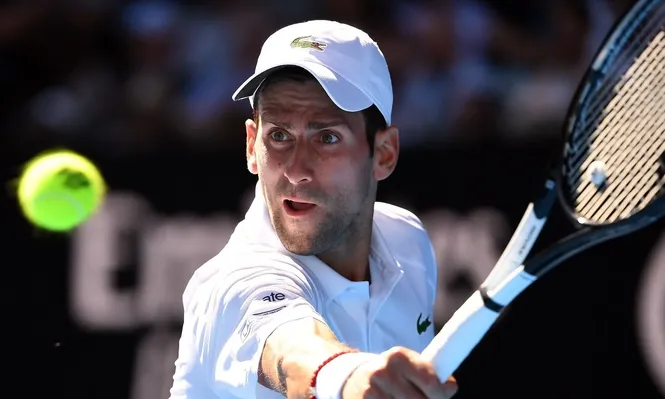 Djokovic cedió un set pero se clasificó a octavos de final