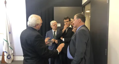 Aparicio Ponce de León y Carlos Baceda (a la derecha) con José Luis Veiga y Carlos Segredo, actuales director y subdirector de Comunicaciones de Presidencia