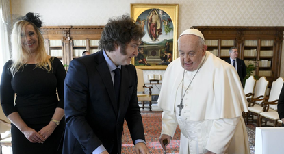 El presidente argentino, Javier MIlei, el Papa Francisco y Karina Milei