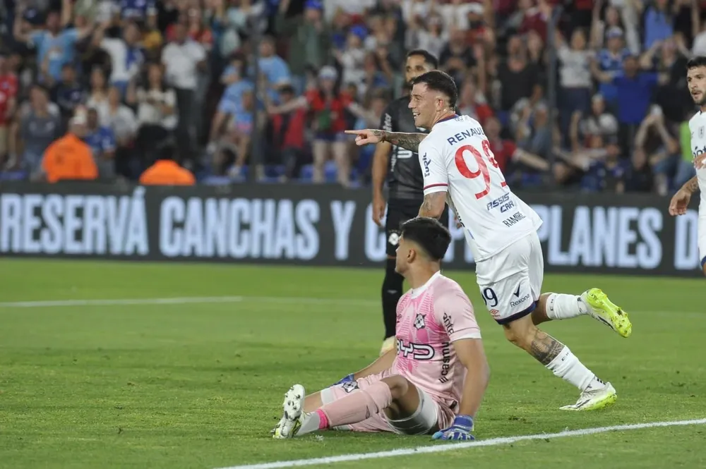 Almeida vencido, el Colo festeja