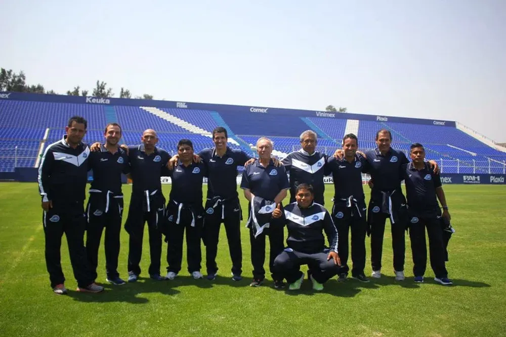 Chavo Díaz con el profe Gioscia y el staff técnico de Celaya