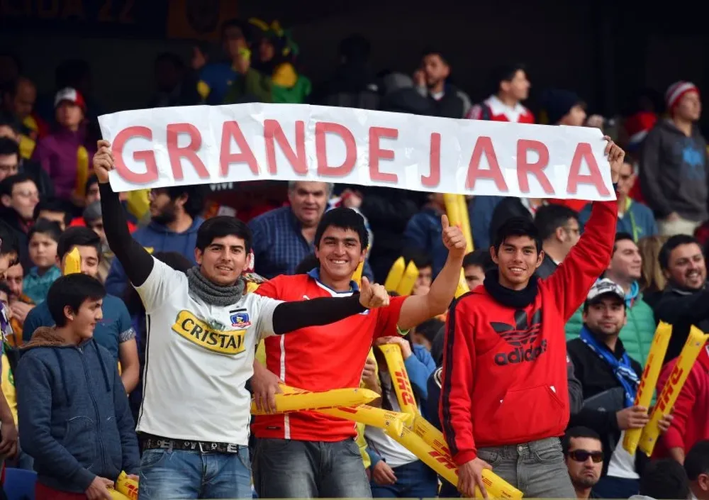 La hinchada de apoya a Gonzalo Jara
