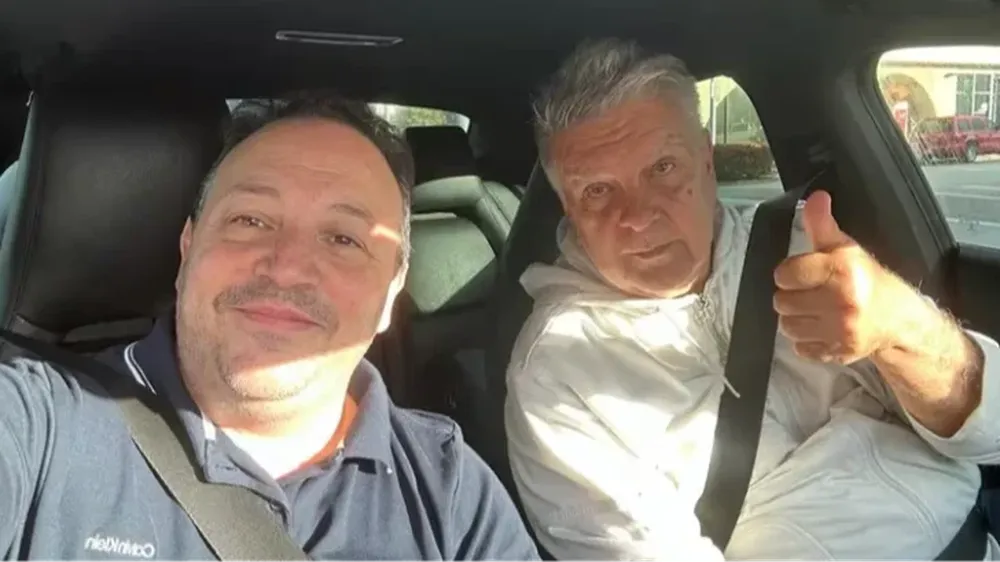 Luis Ventura llegó a Miami con las preciadas estatuillas de los Martín Fierro