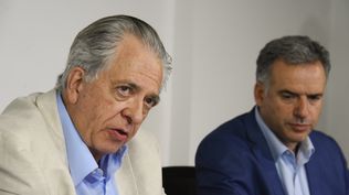 Víctor Björgan junto al candidato Yamandú Orsi