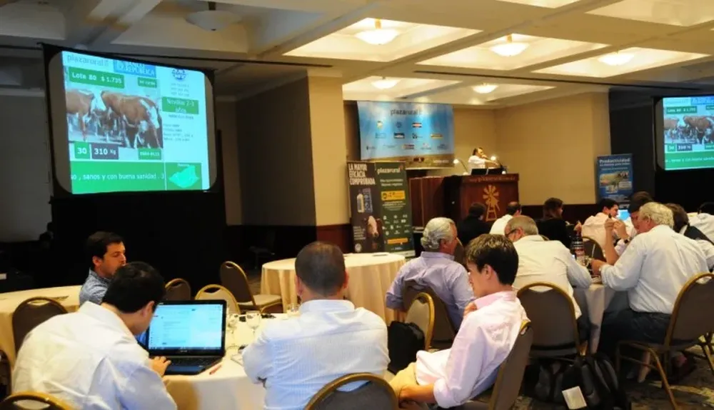 El remate se realiza en el hotel Sheraton