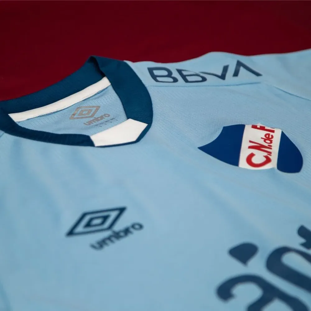 Camiseta celeste de Nacional