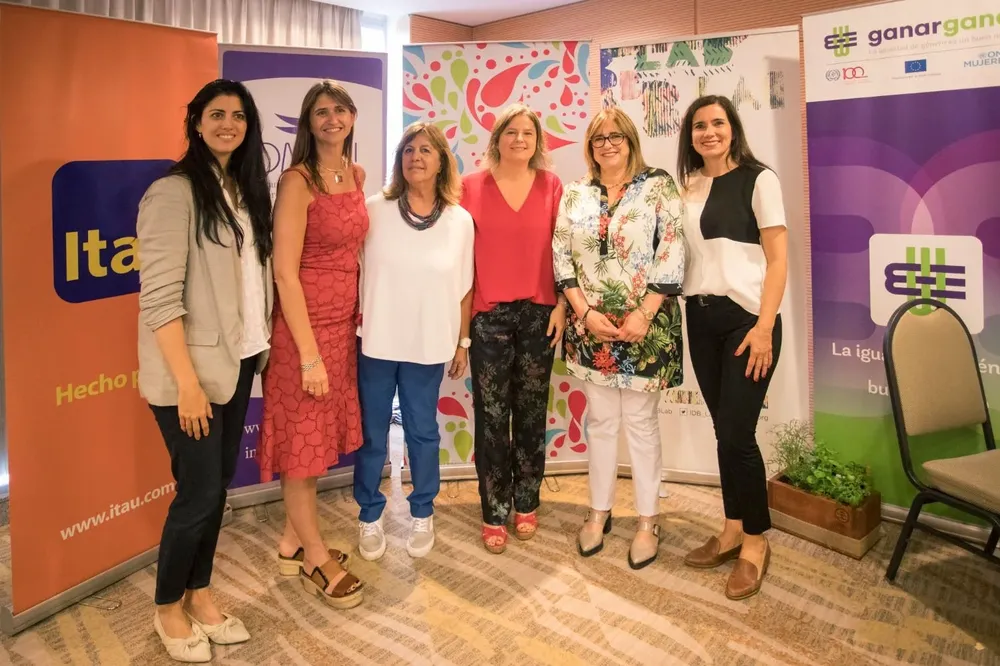 Lucia Cabanas, Ana Inés Maranges, Ana Lecueder, Andrea Bellolio, Elena Piriz y Enriqueta Portela