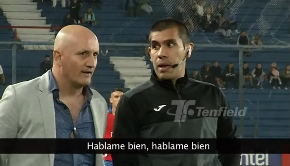 El diálogo de Pablo Repetto con Javier Feres antes de que el DT sea expulsado