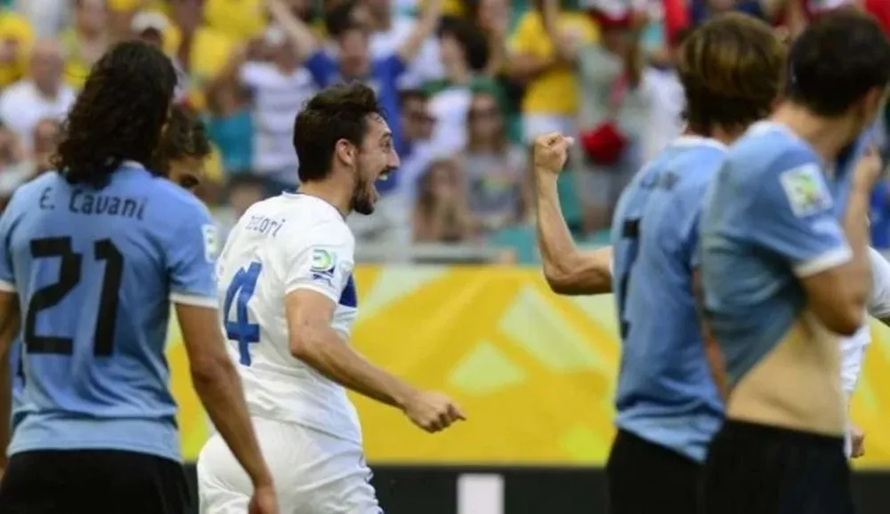 Davide Astori ante Uruguay en la Copa de las Confederaciones 2013