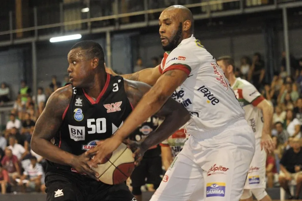 Paul Harrison y Dwayne Curtis