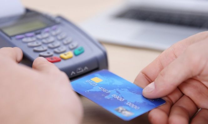 La Agencia de Recaudación y Control Aduanero (ARCA) oficializó cambios en la manera en que se informan las compras realizadas con tarjetas de crédito y débito en el exterior.