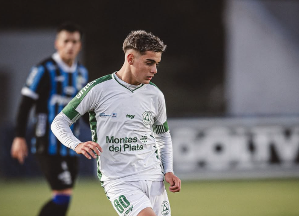 Lucas Carrizo, futbolista de Plaza Colonia Lucas Carrizo, futbolista de Plaza Colonia