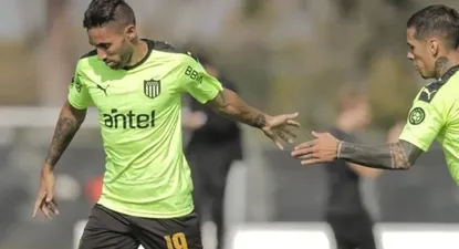 Este fue el primer equipo de Peñarol que paró Diego Forlán