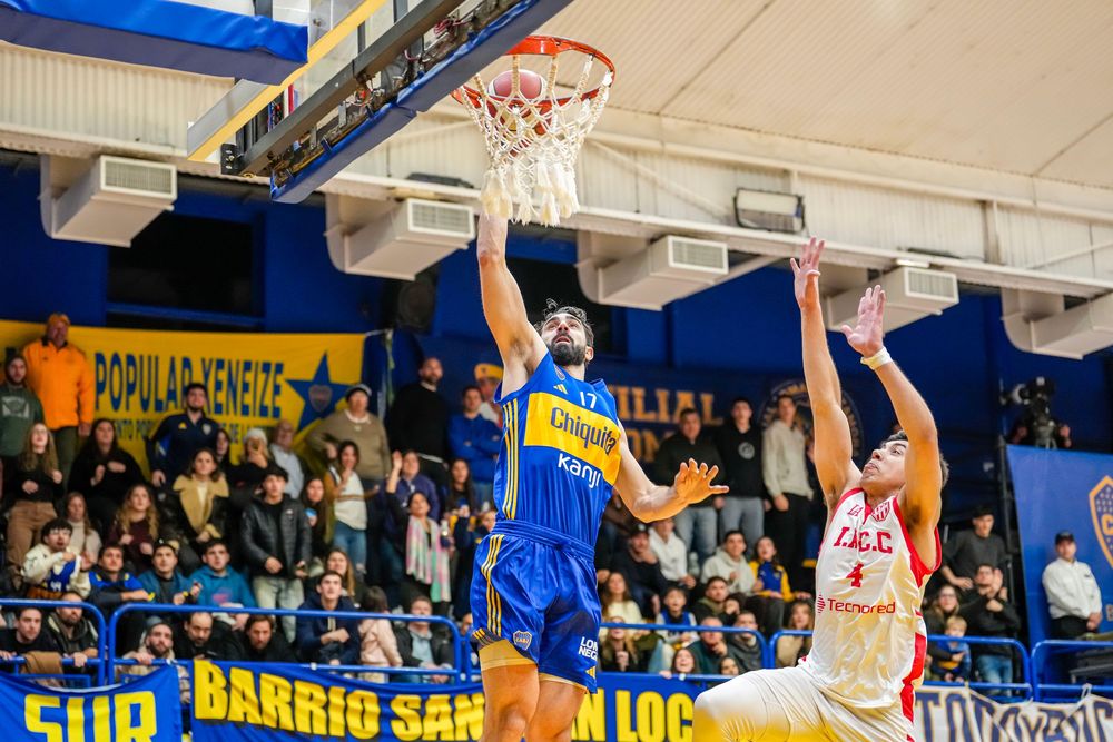 Vega salió del clóset públicamente en marzo de 2020.