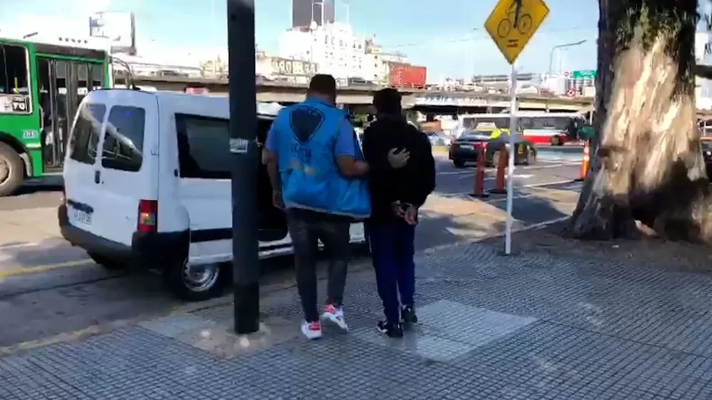 Un abusador que estaba prófugo desde hace una década fue detenido por la Policía de la Ciudad por usar una tarjeta SUBE registrada a su nombre