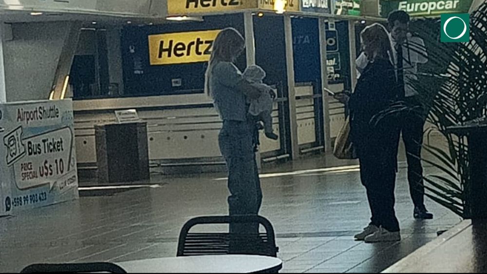 Nicole Neumann con su hijo en Punta del Este