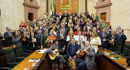 Diputados en el Parlamento Andaluz se despiden del 2024 cantando villancicos